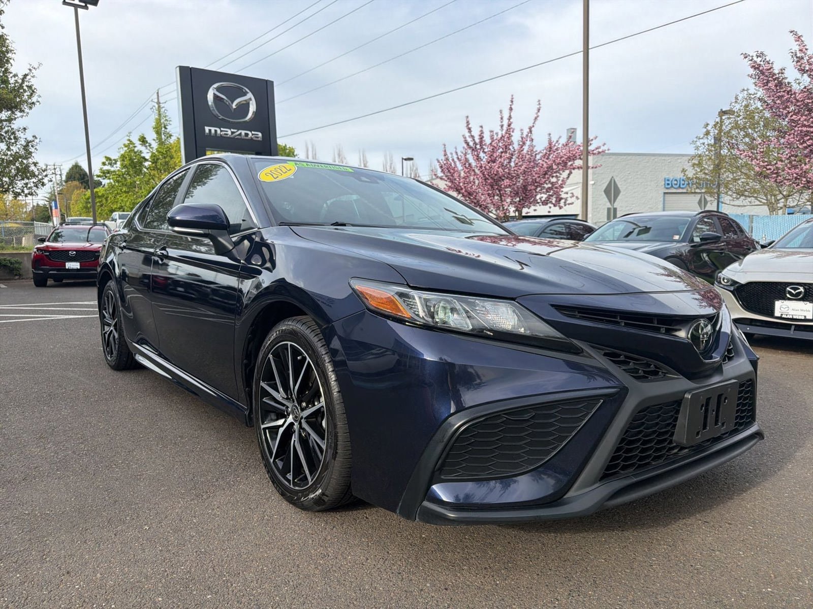 Used 2022 Toyota Camry SE w/ Cold Weather Package AWD/4WD image 4