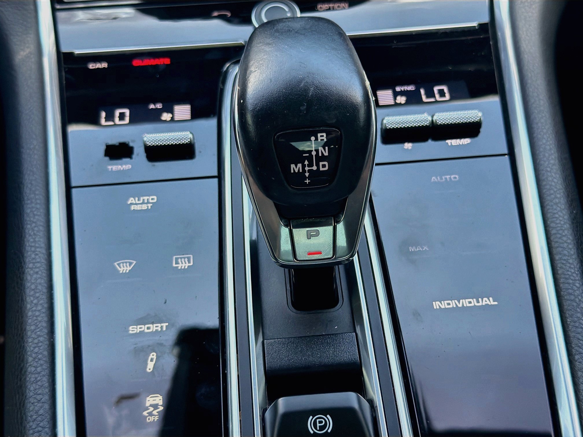 Used 2020 Porsche Panamera 4 AWD/4WD image 28