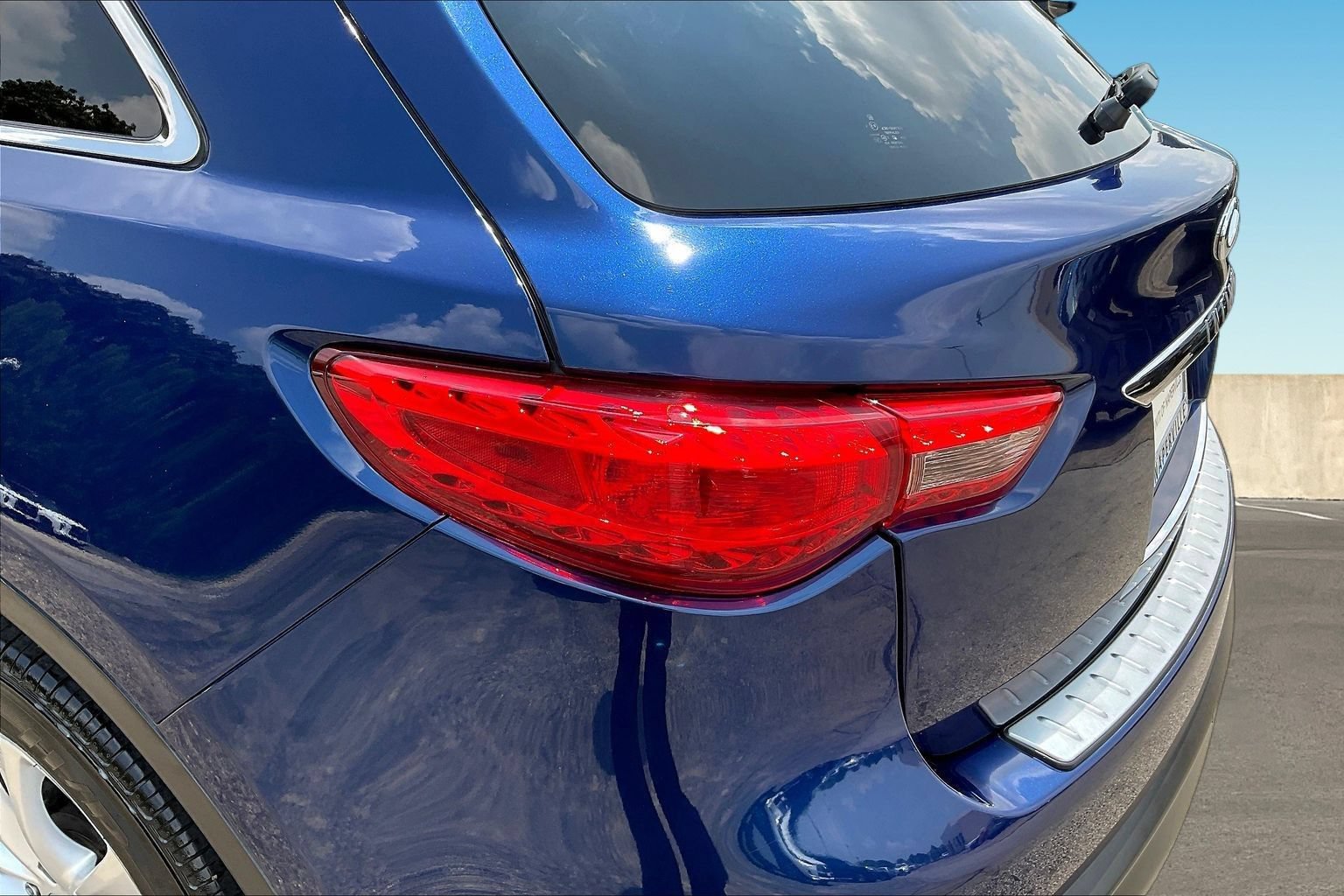 Used 2015 INFINITI QX70 AWD w/ Premium Package image 22