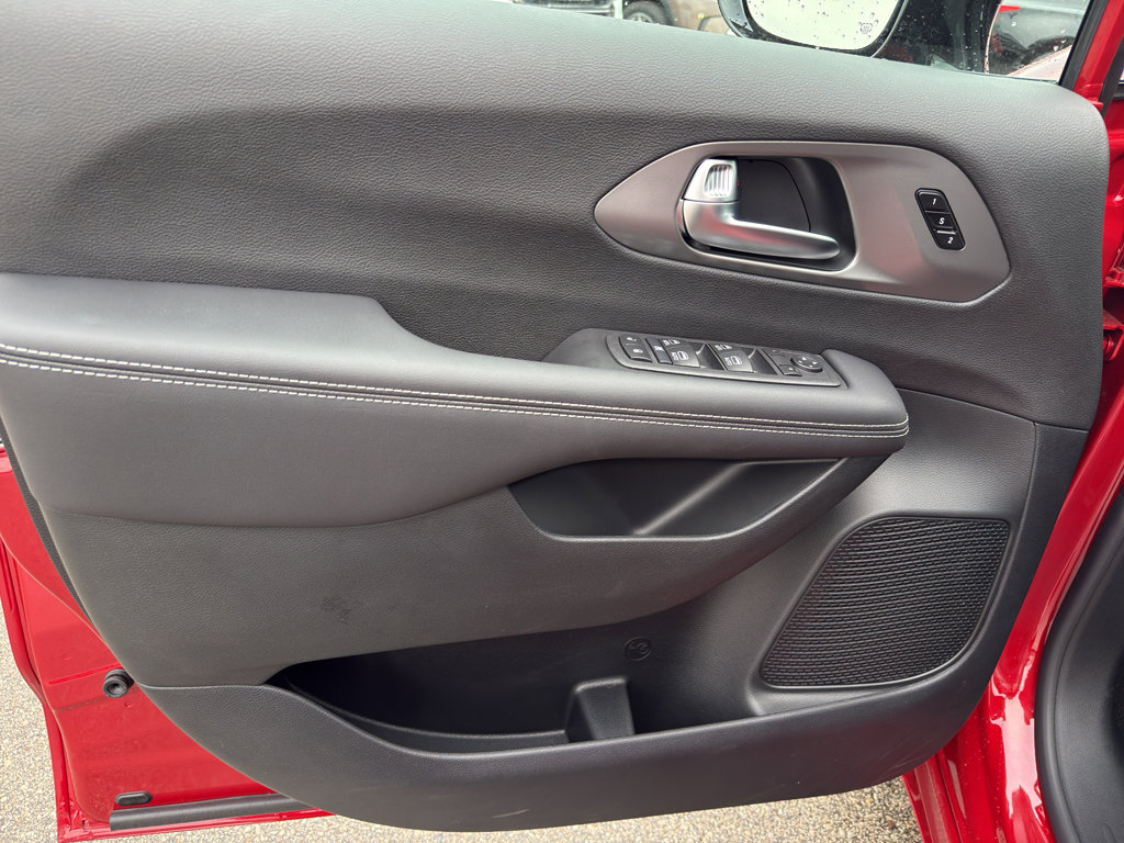 New 2026 Chrysler Pacifica Select FWD image 12
