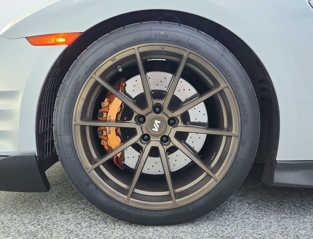 Used 2015 Nissan GT-R Premium AWD/4WD image 13
