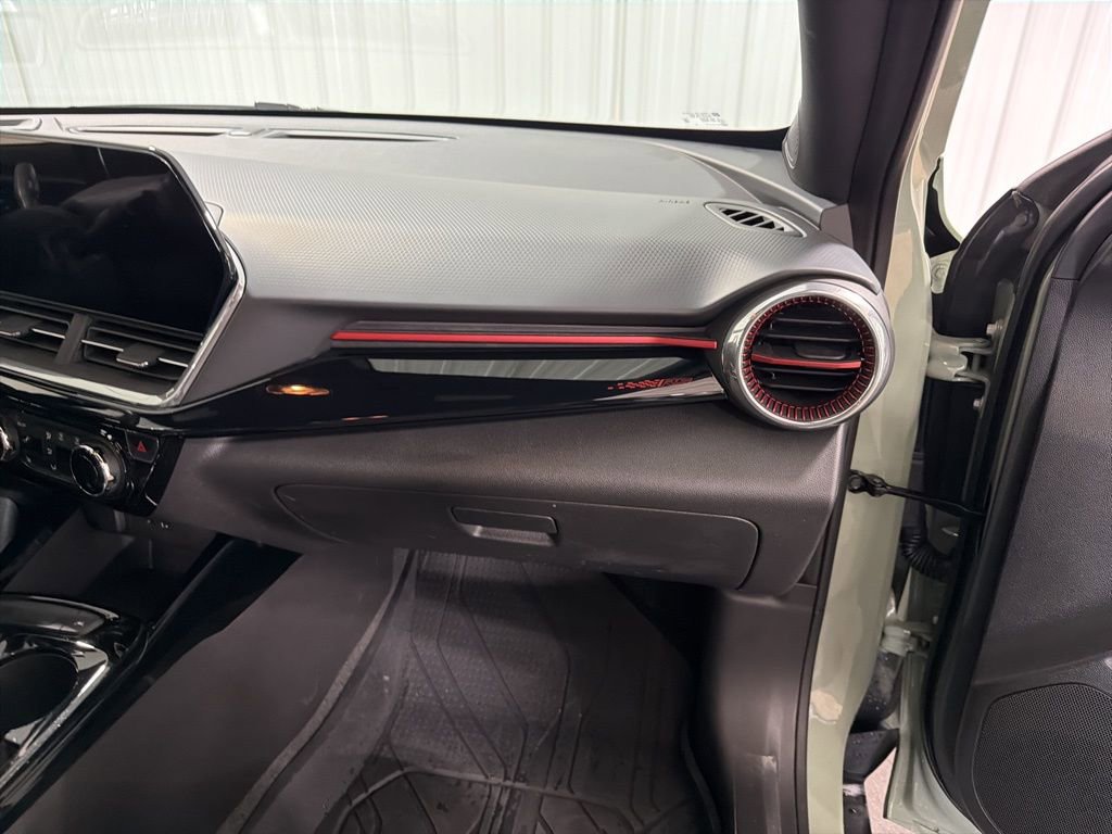 Certified 2024 Chevrolet Trax RS w/ Driver Confidence Package image 22
