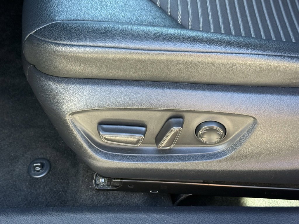 Used 2023 Toyota Camry SE image 9