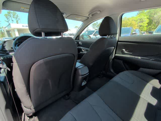 Used 2025 Hyundai Elantra SE FWD image 14