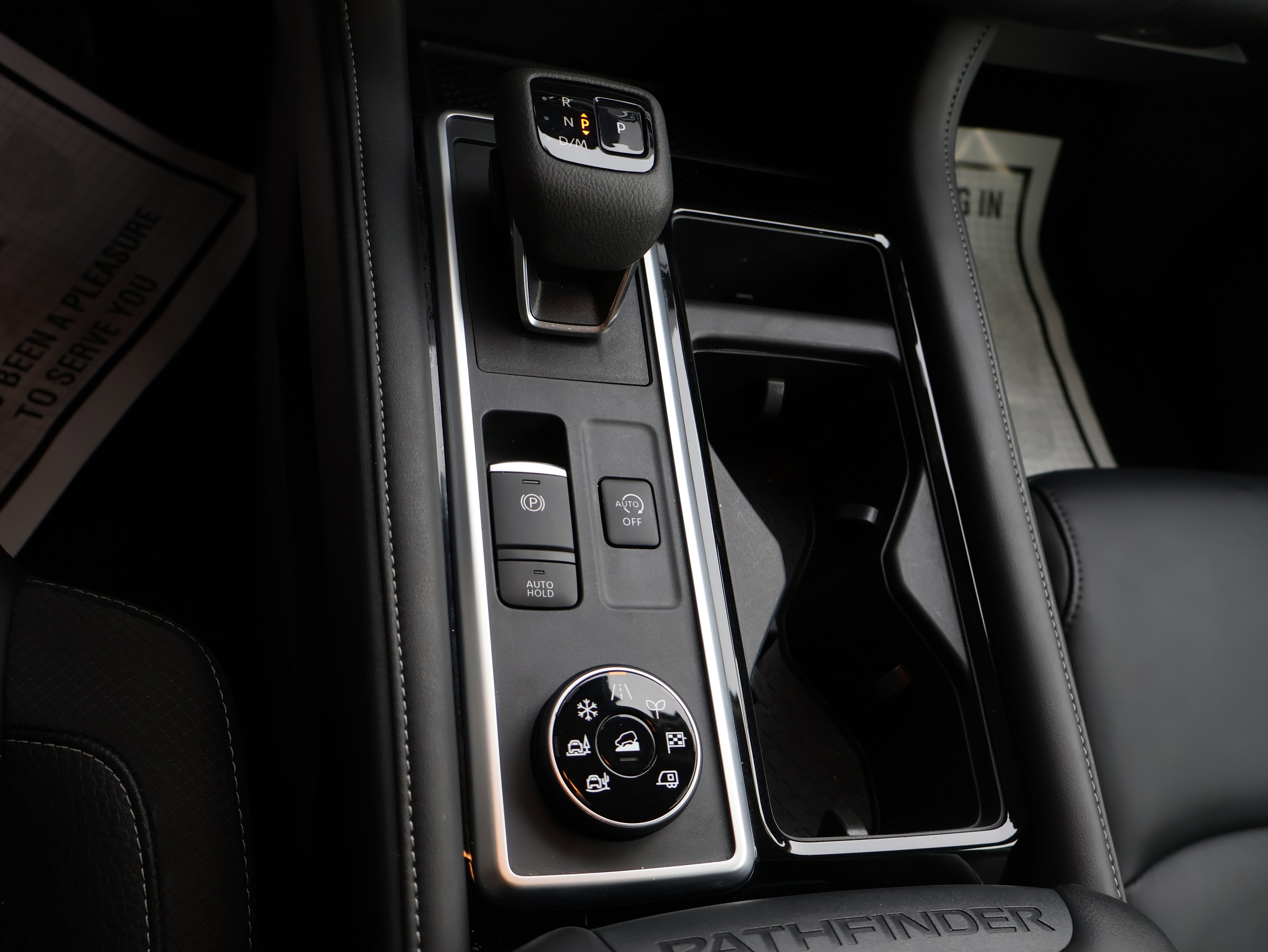 Used 2024 Nissan Pathfinder SL image 32