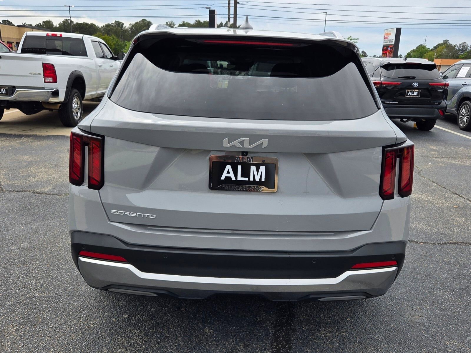 Used 2025 Kia Sorento S image 11