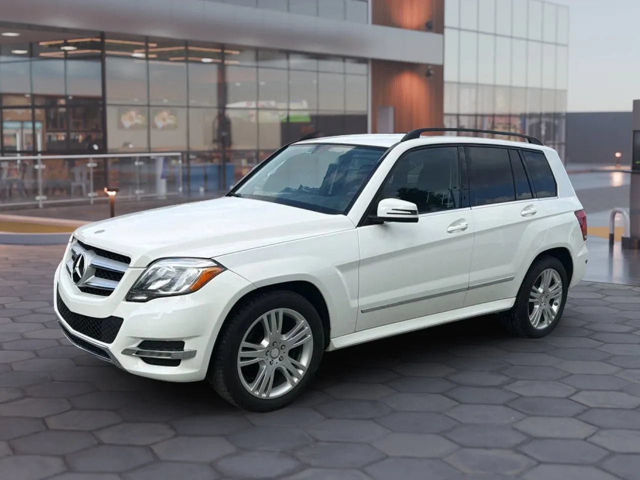 Used 2015 Mercedes-Benz GLK 350 2WD image 2