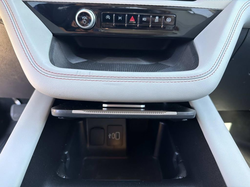 Used 2025 Ford Explorer Active w/ Active Comfort Package image 27