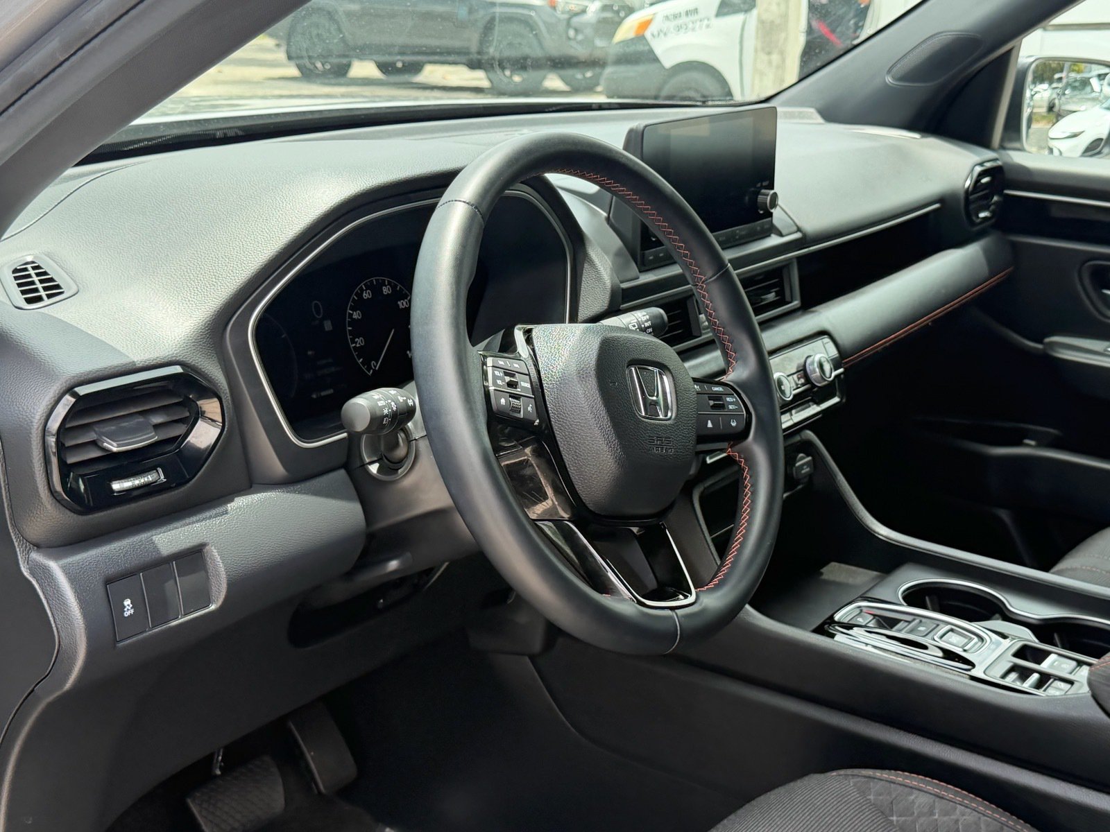 Used 2025 Honda Pilot Sport image 12