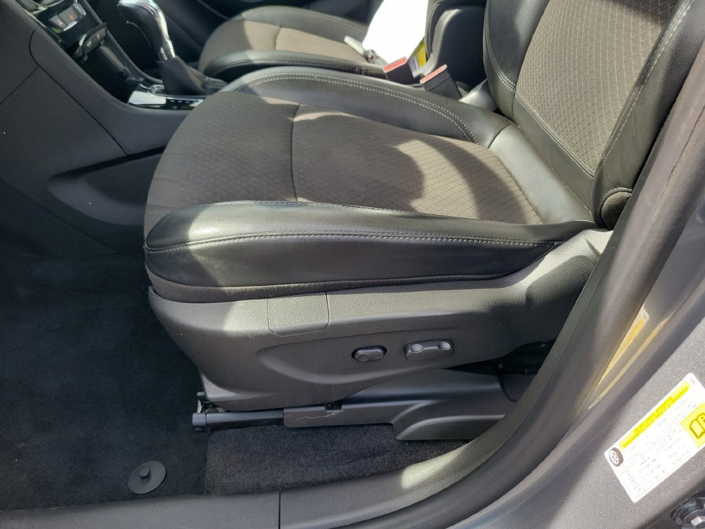 Used 2019 Buick Encore Sport Touring AWD/4WD image 18
