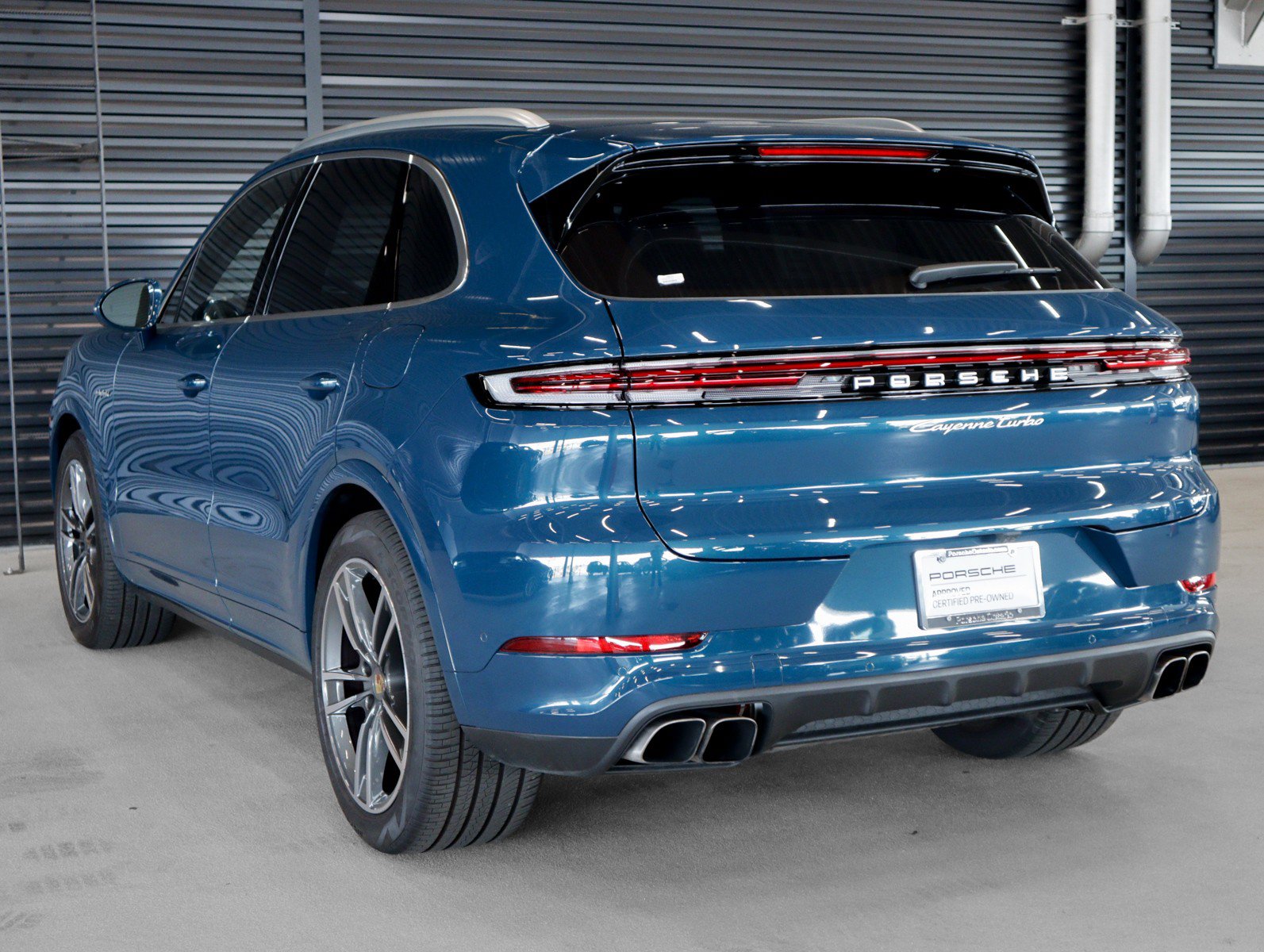 Certified 2024 Porsche Cayenne Turbo AWD/4WD image 3