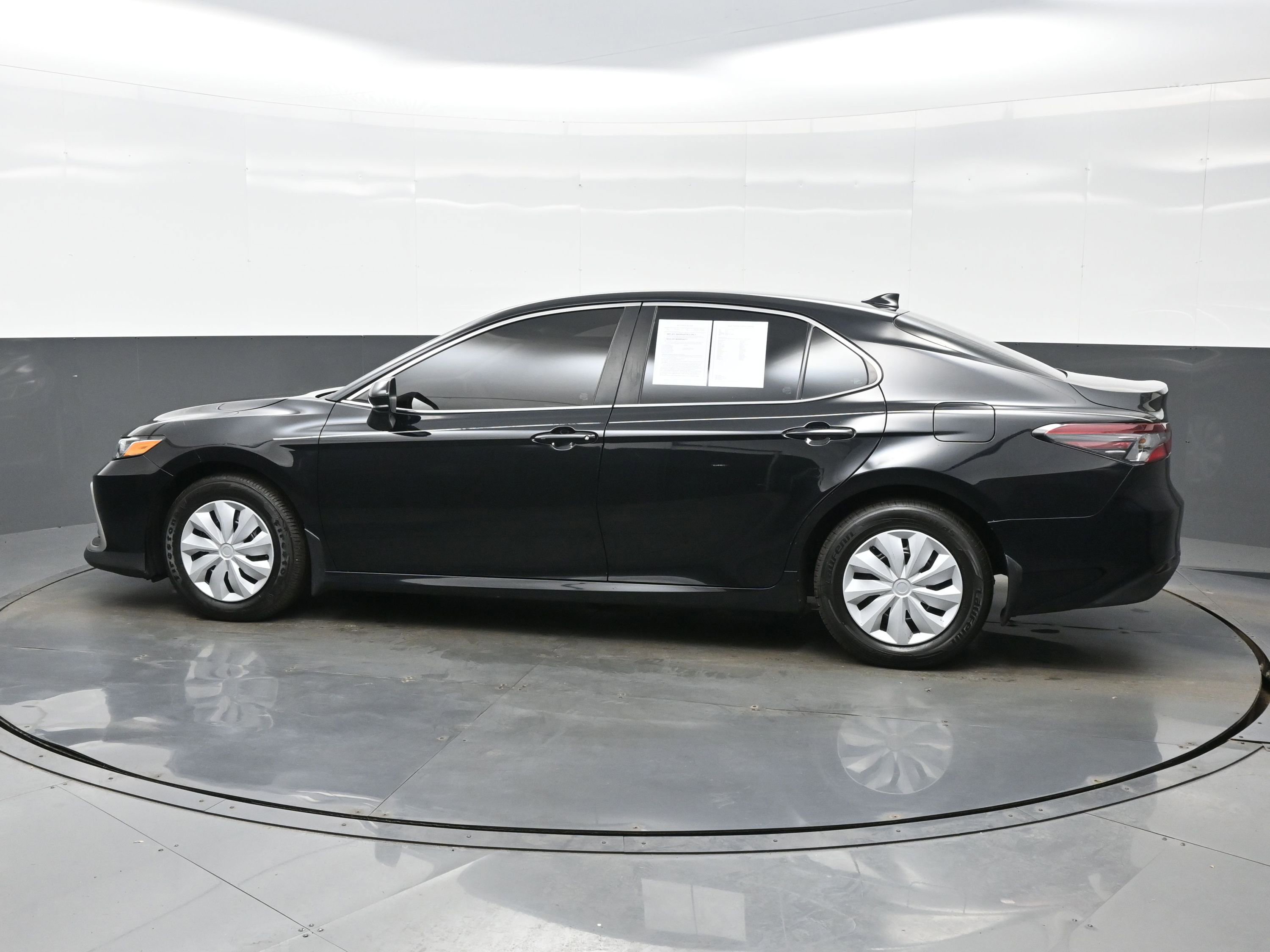 Used 2023 Toyota Camry LE image 3