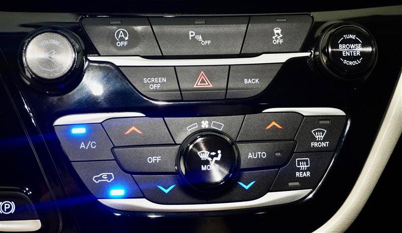 Used 2017 Chrysler Pacifica Touring-L Plus FWD image 24