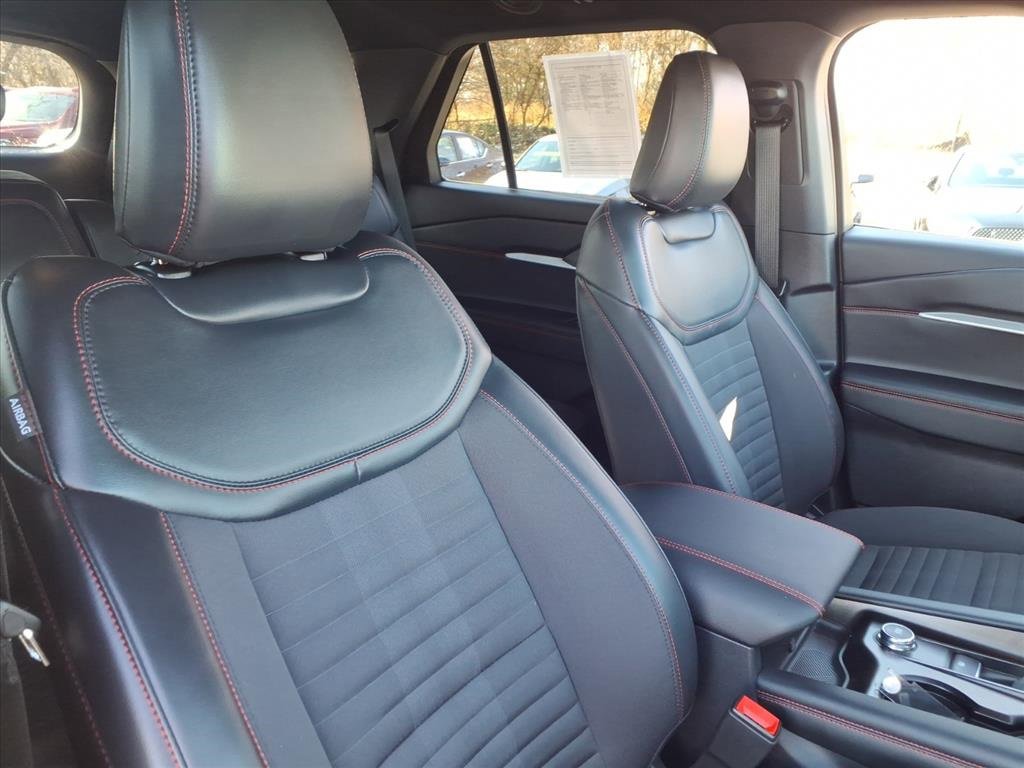 Used 2025 Ford Explorer ST-Line image 23