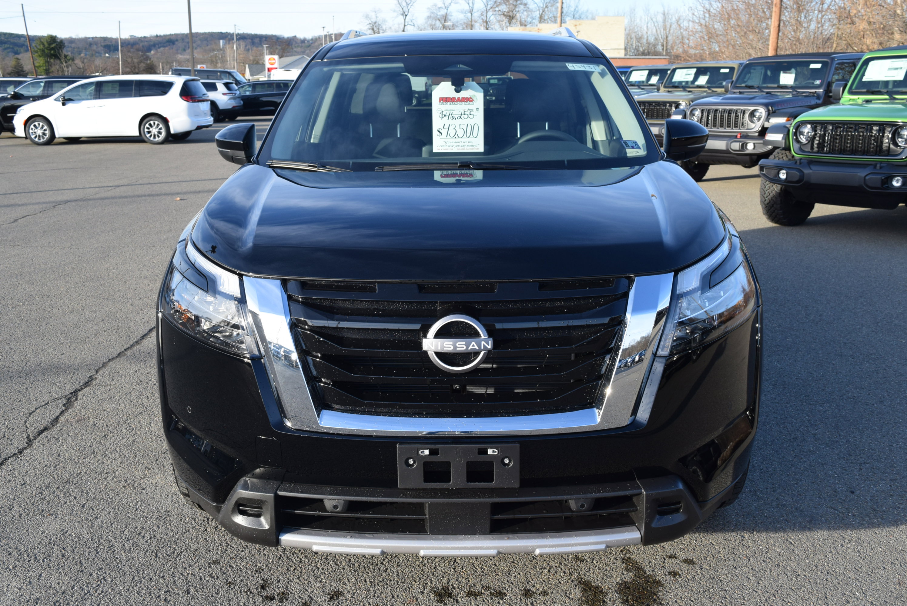 New 2025 Nissan Pathfinder SL image 3