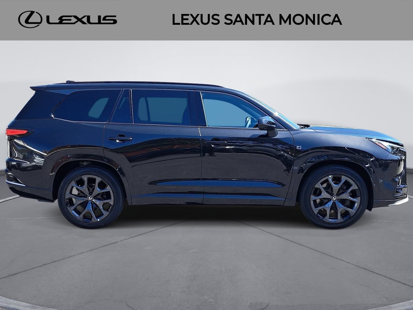 Used 2026 Lexus TX 500h AWD w/ Technology Package image 4