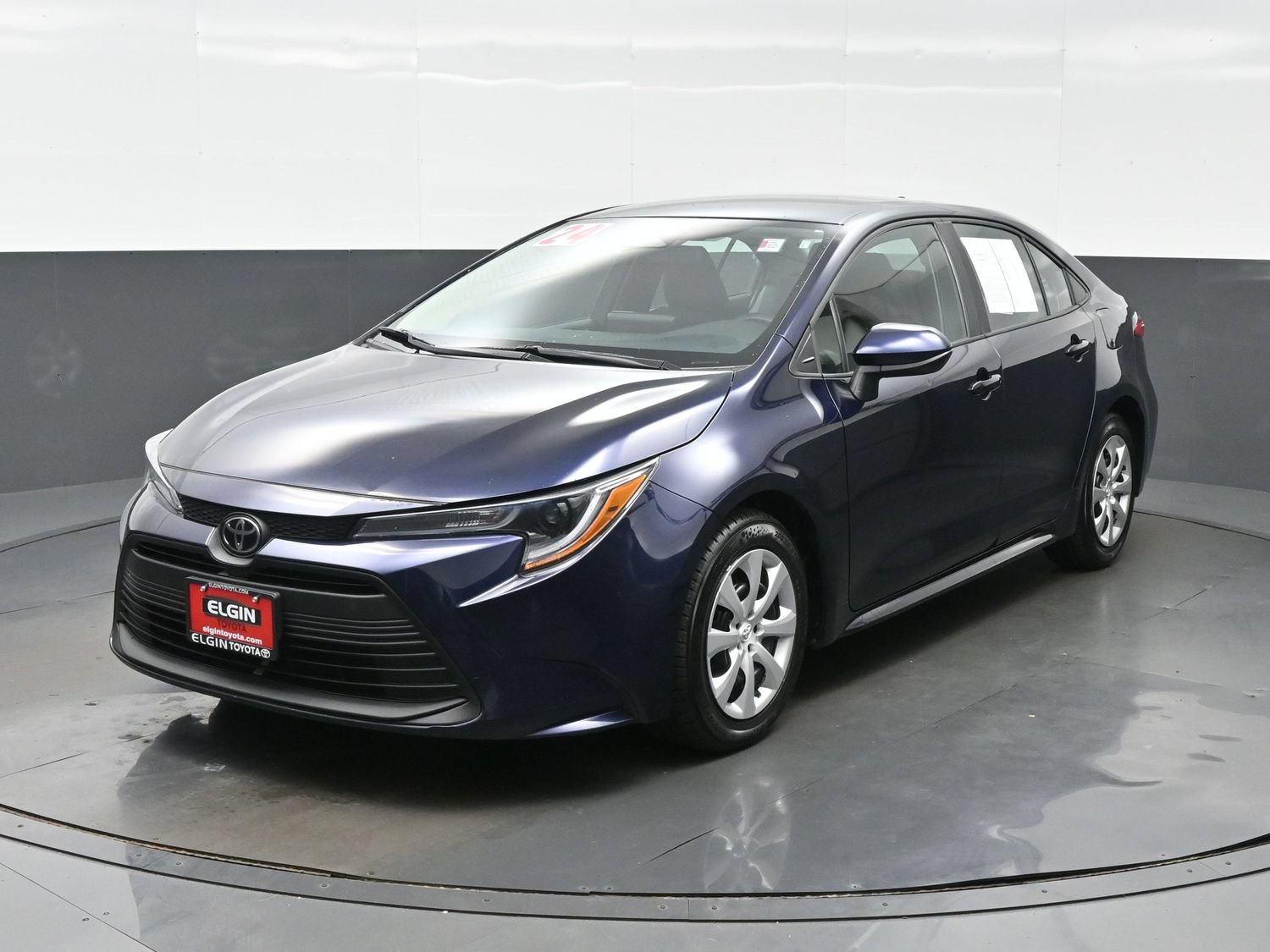 Used 2024 Toyota Corolla LE FWD image 2