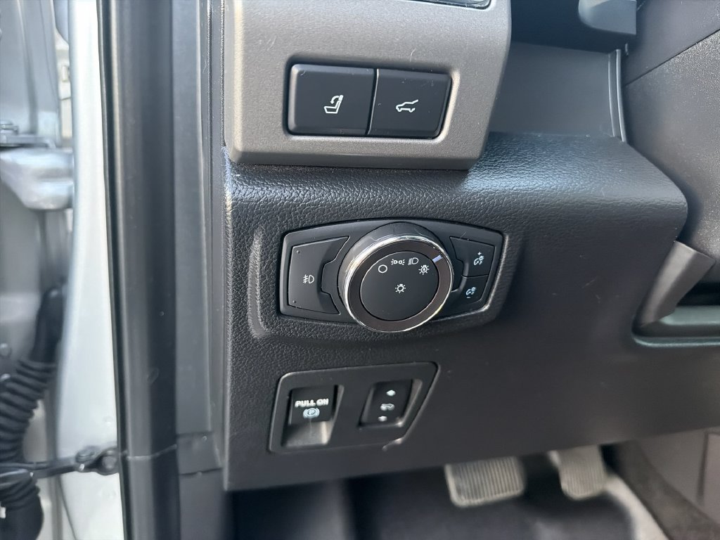 Used 2019 Ford Expedition XLT w/ Equipment Group 202A AWD/4WD image 11