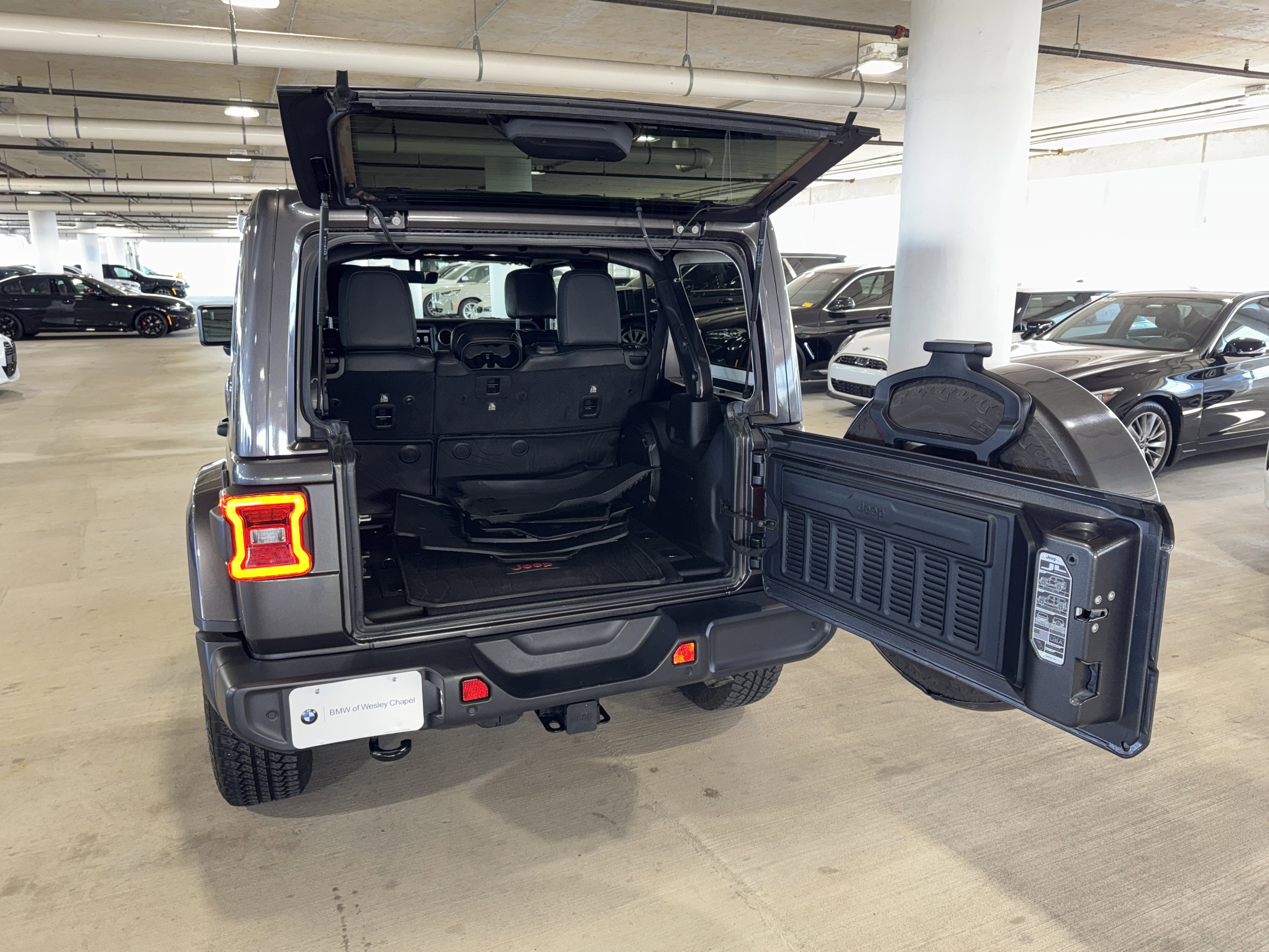 Used 2019 Jeep Wrangler Unlimited Sahara image 13