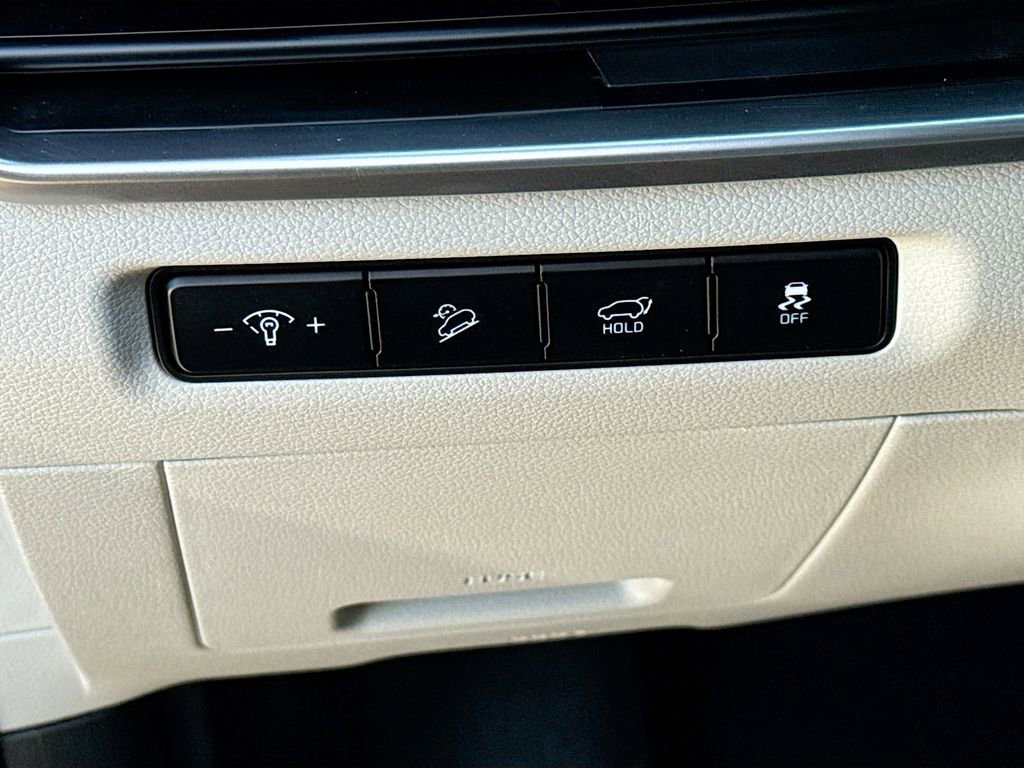 Used 2024 Kia Telluride EX w/ EX Captain's Chair Package FWD image 12