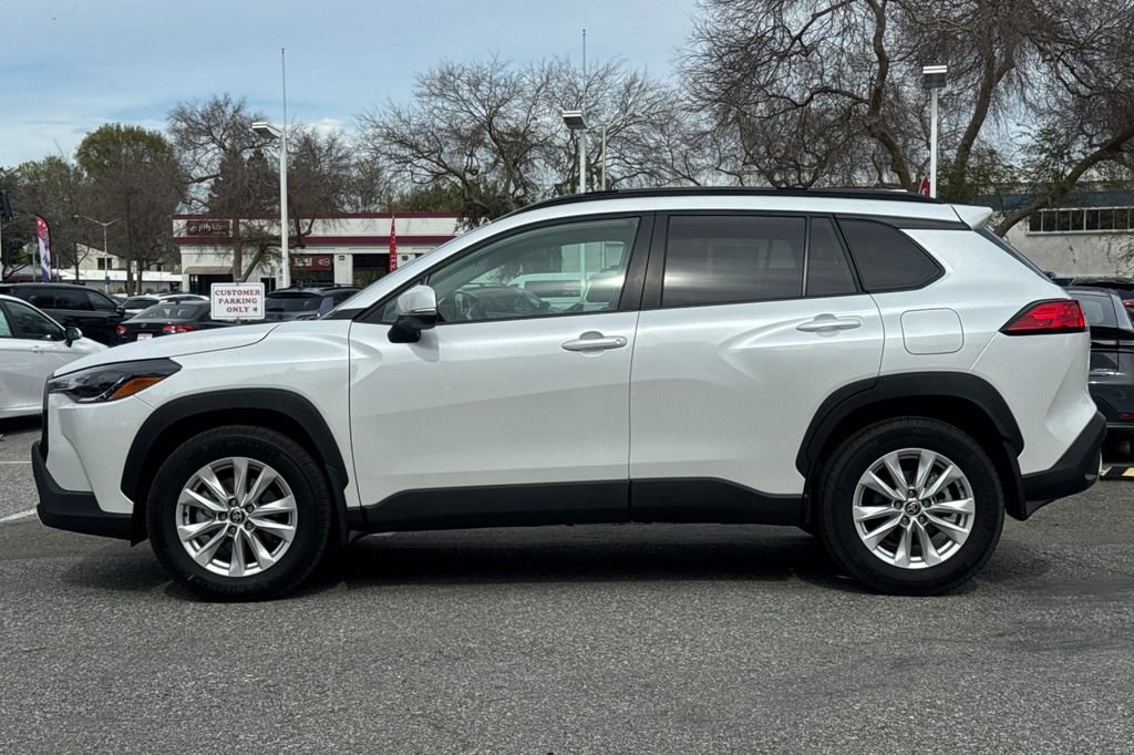 Certified 2024 Toyota Corolla Cross LE w/ Moonroof Package image 6