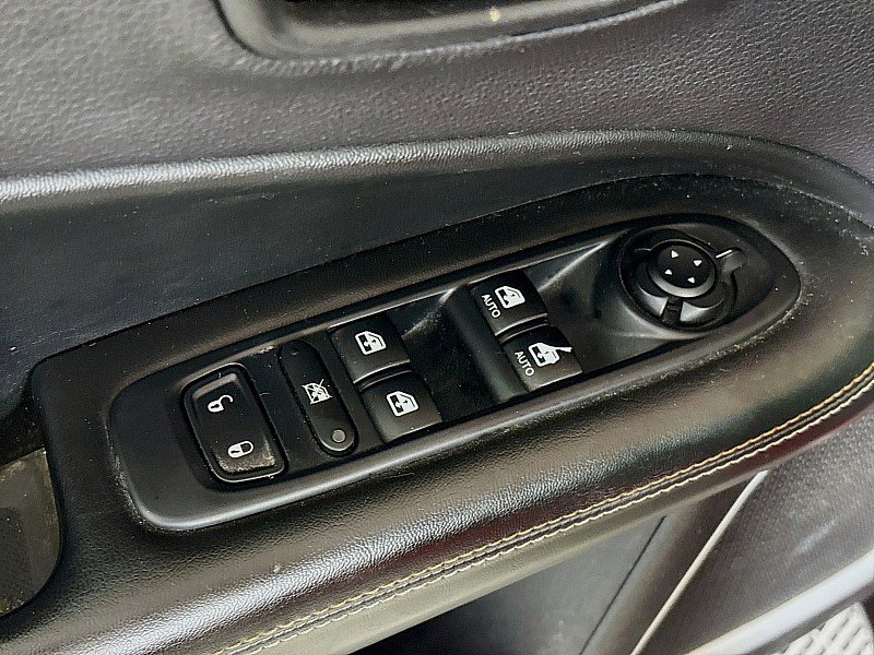 Used 2017 Jeep Compass Latitude w/ Cold Weather Group image 18