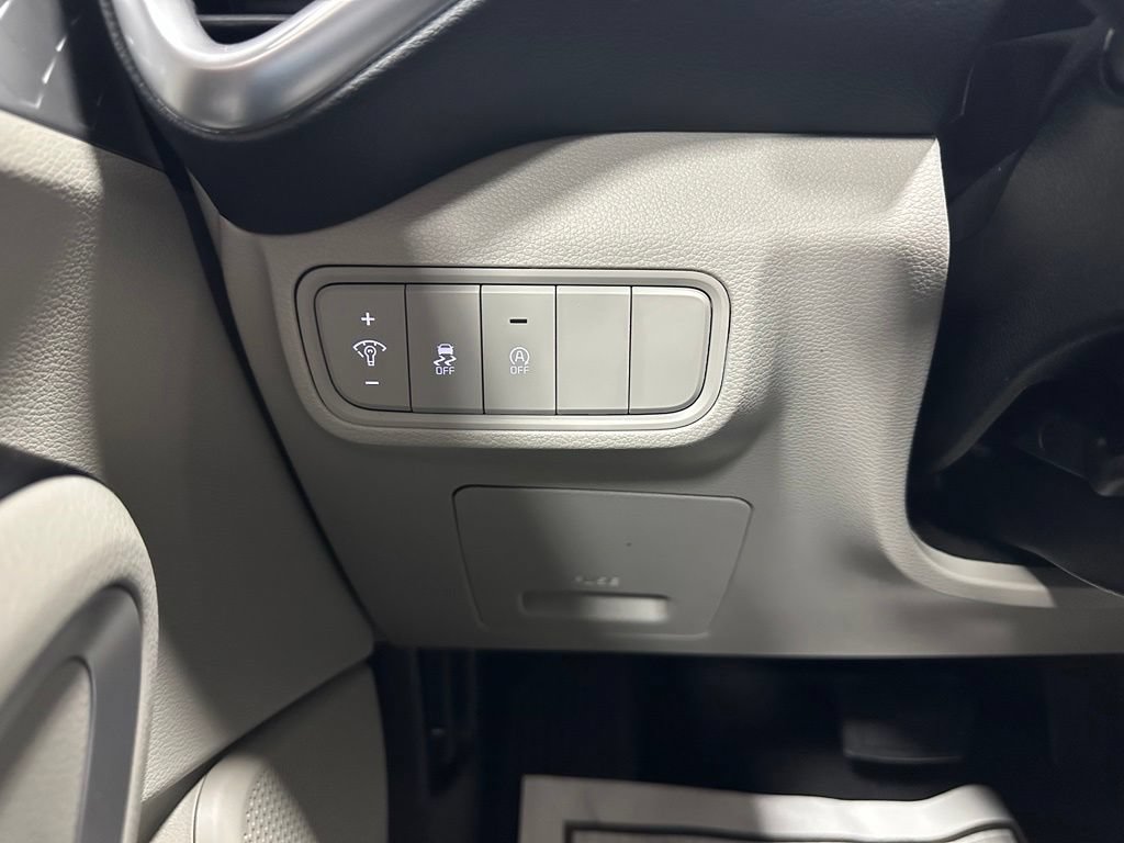 Used 2023 Kia Soul LX w/ LX Technology Package FWD image 17