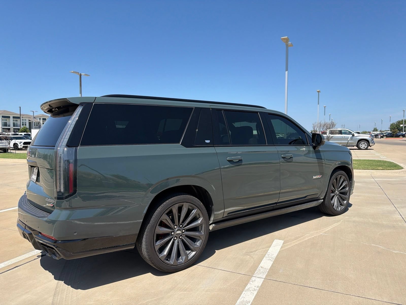 Certified 2025 Cadillac Escalade ESV V AWD/4WD video 2