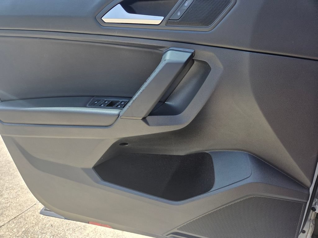 Used 2019 Volkswagen Tiguan SE w/ Panoramic Sunroof Package FWD image 20