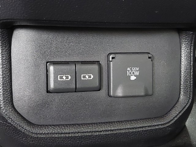 Used 2023 Toyota Highlander Limited FWD image 31