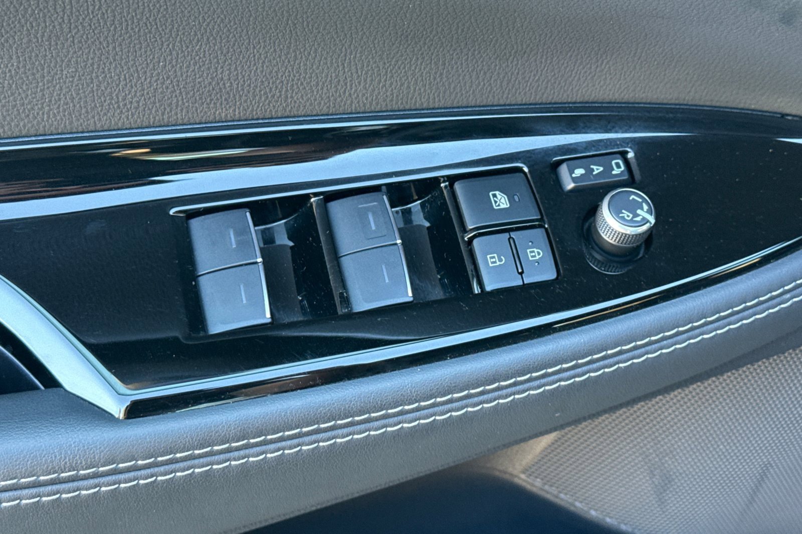 Certified 2022 Toyota Mirai XLE image 17