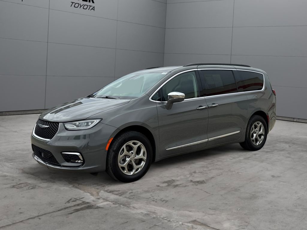 Used 2022 Chrysler Pacifica Limited w/ Uconnect Theater Family Group AWD/4WD image 7