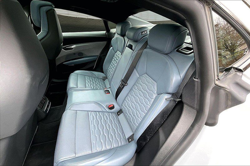 Used 2024 Audi e-tron GT Premium Plus image 25