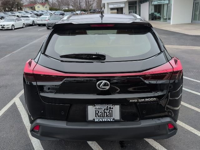 New 2025 Lexus UX 300h AWD image 4