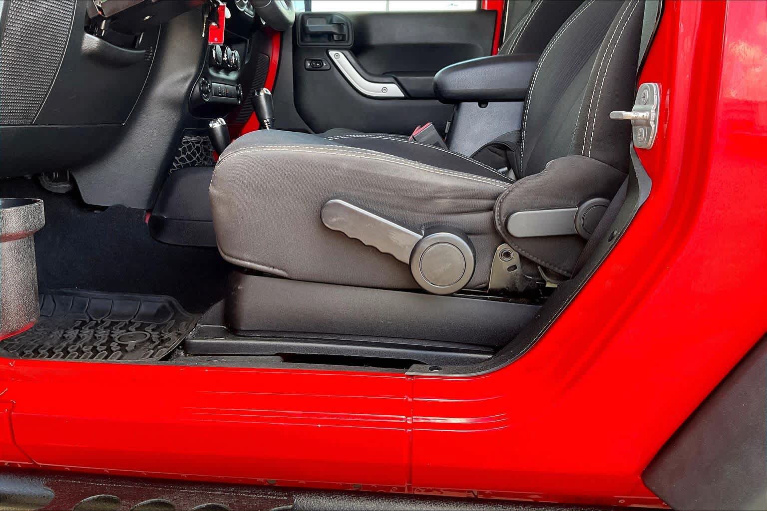 Used 2014 Jeep Wrangler Rubicon w/ Power Convenience Group AWD/4WD image 36