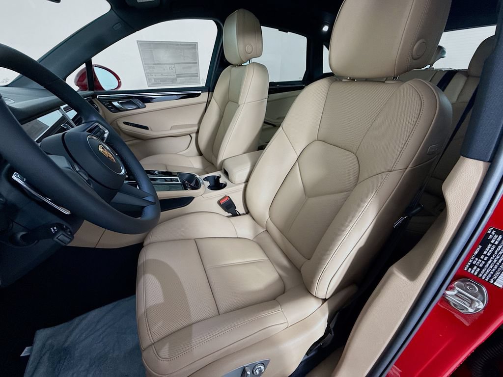 New 2026 Porsche Macan AWD/4WD image 5