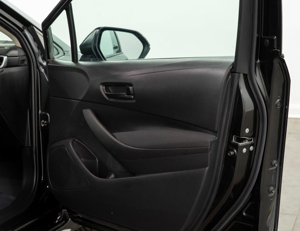 Used 2022 Toyota Corolla LE image 16