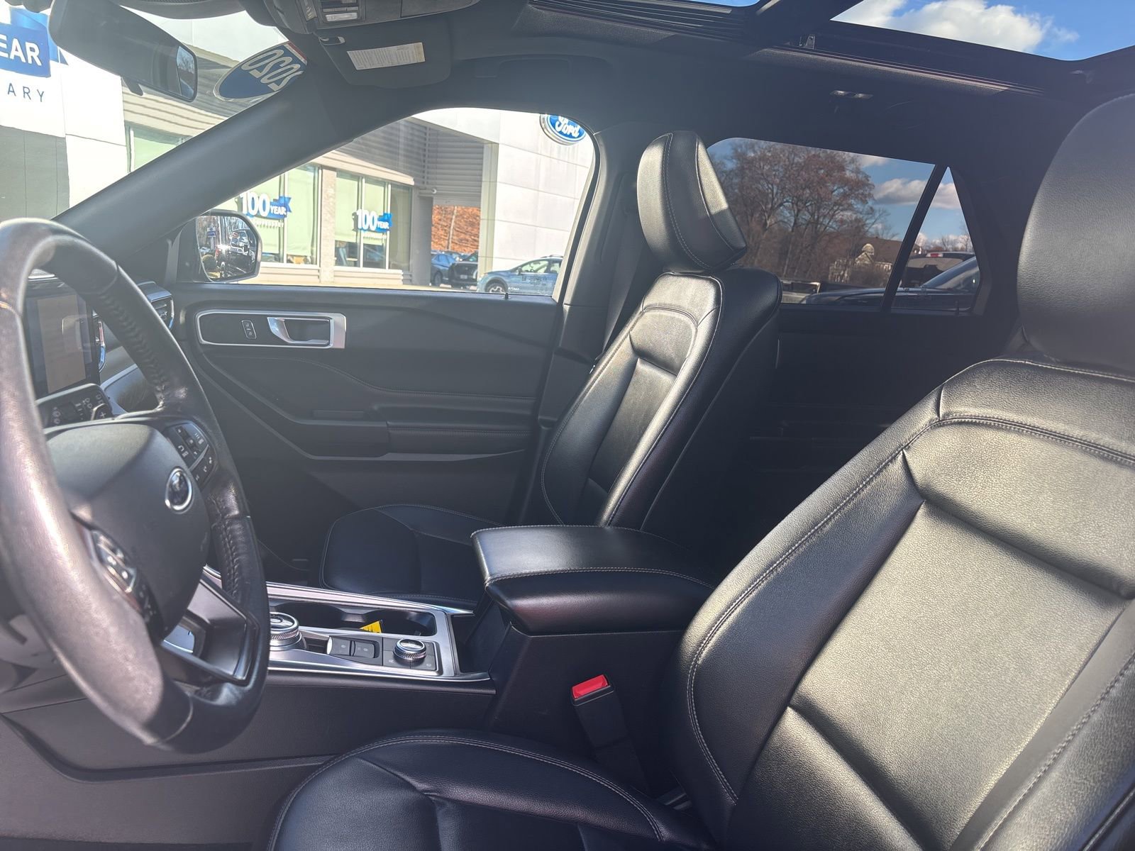 Used 2020 Ford Explorer XLT w/ Equipment Group 202A image 10