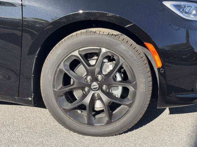 New 2026 Chrysler Pacifica Limited image 8