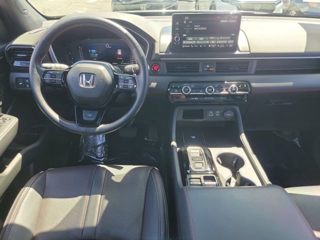 Certified 2025 Honda Pilot Black Edition image 11