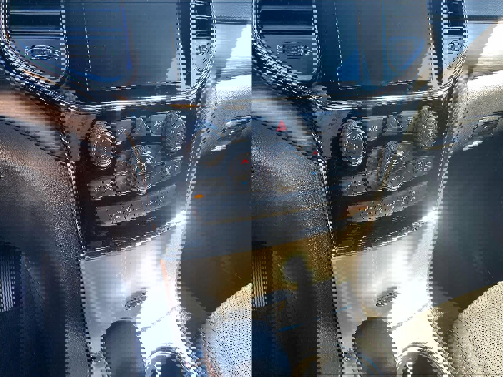 Used 2022 Jeep Grand Cherokee Laredo X image 32