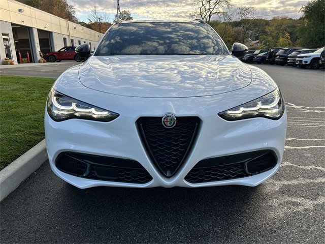 Used 2024 Alfa Romeo Stelvio Veloce image 3