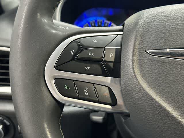 Used 2025 Chrysler Pacifica Select FWD image 17