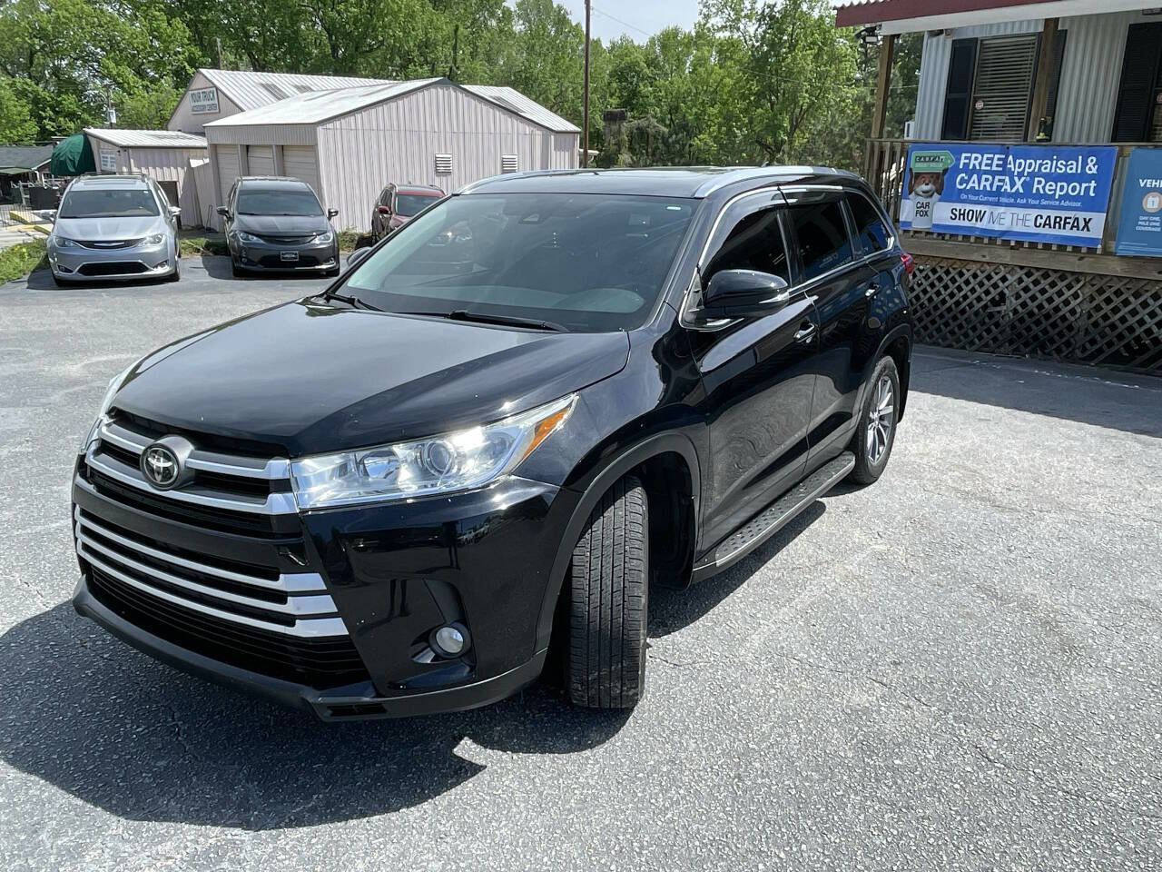 Used 2019 Toyota Highlander XLE AWD/4WD image 3