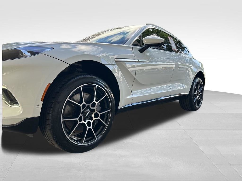 Used 2021 Aston Martin DBX image 18