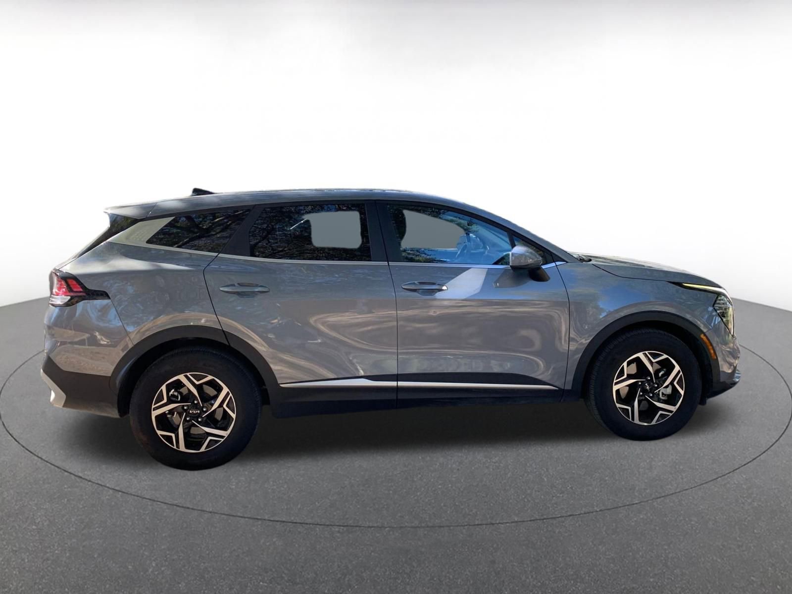 Used 2025 Kia Sportage LX image 8