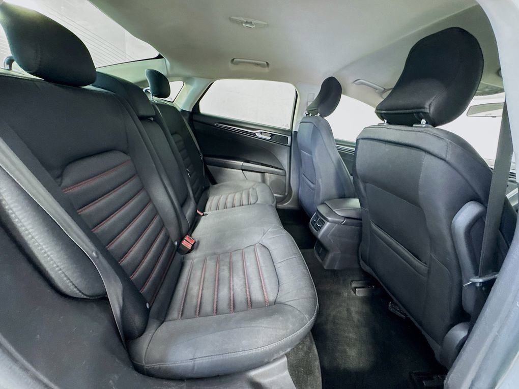 Used 2016 Ford Fusion SE image 27