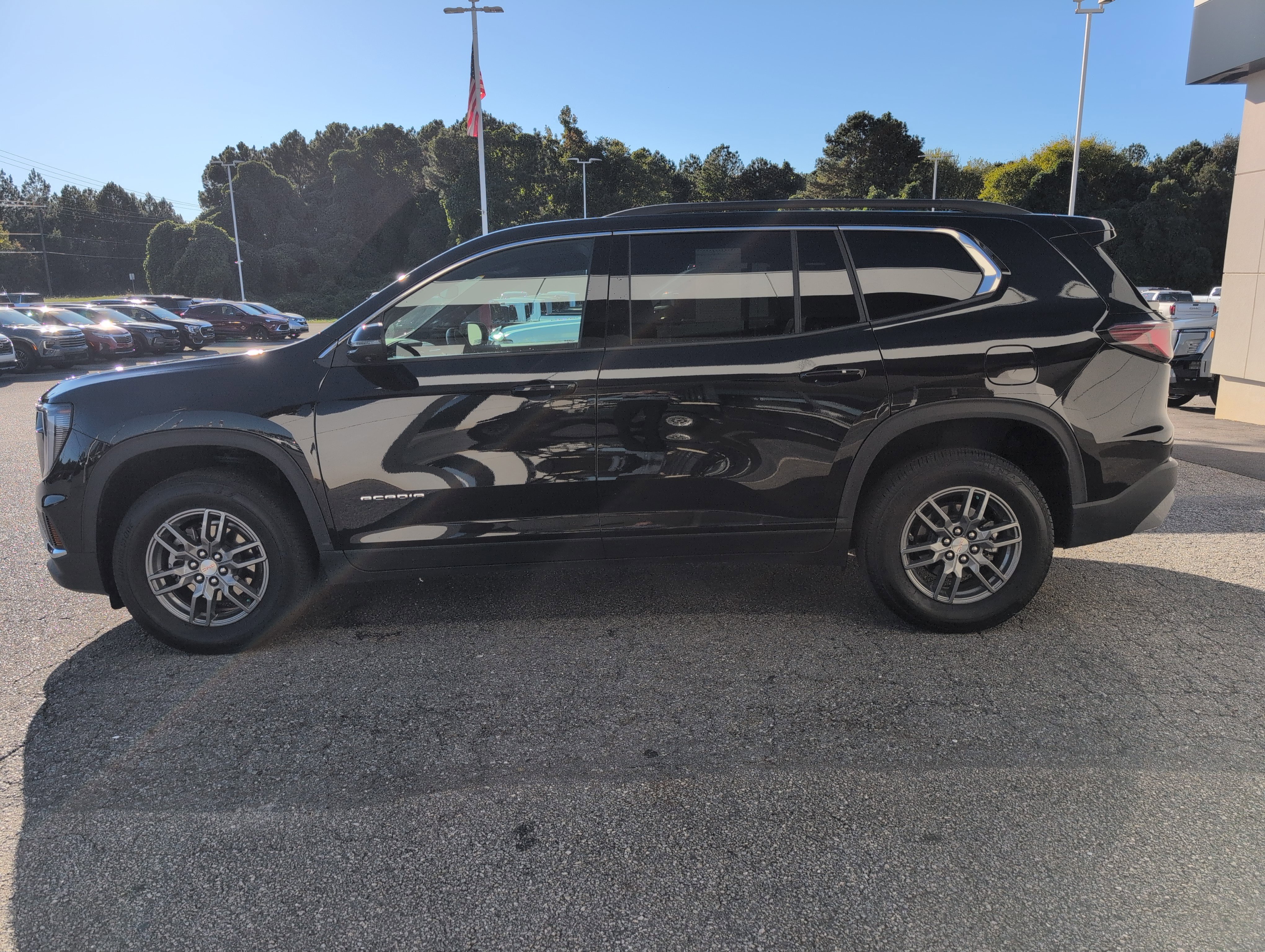 Used 2025 GMC Acadia Elevation image 4