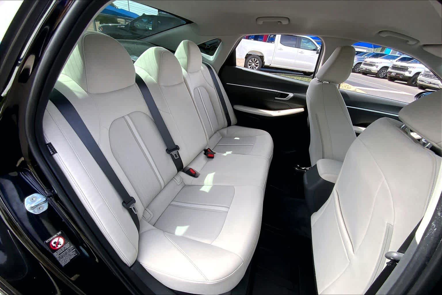 Used 2022 Hyundai Sonata SE w/ Preferred Accessory Package FWD image 19