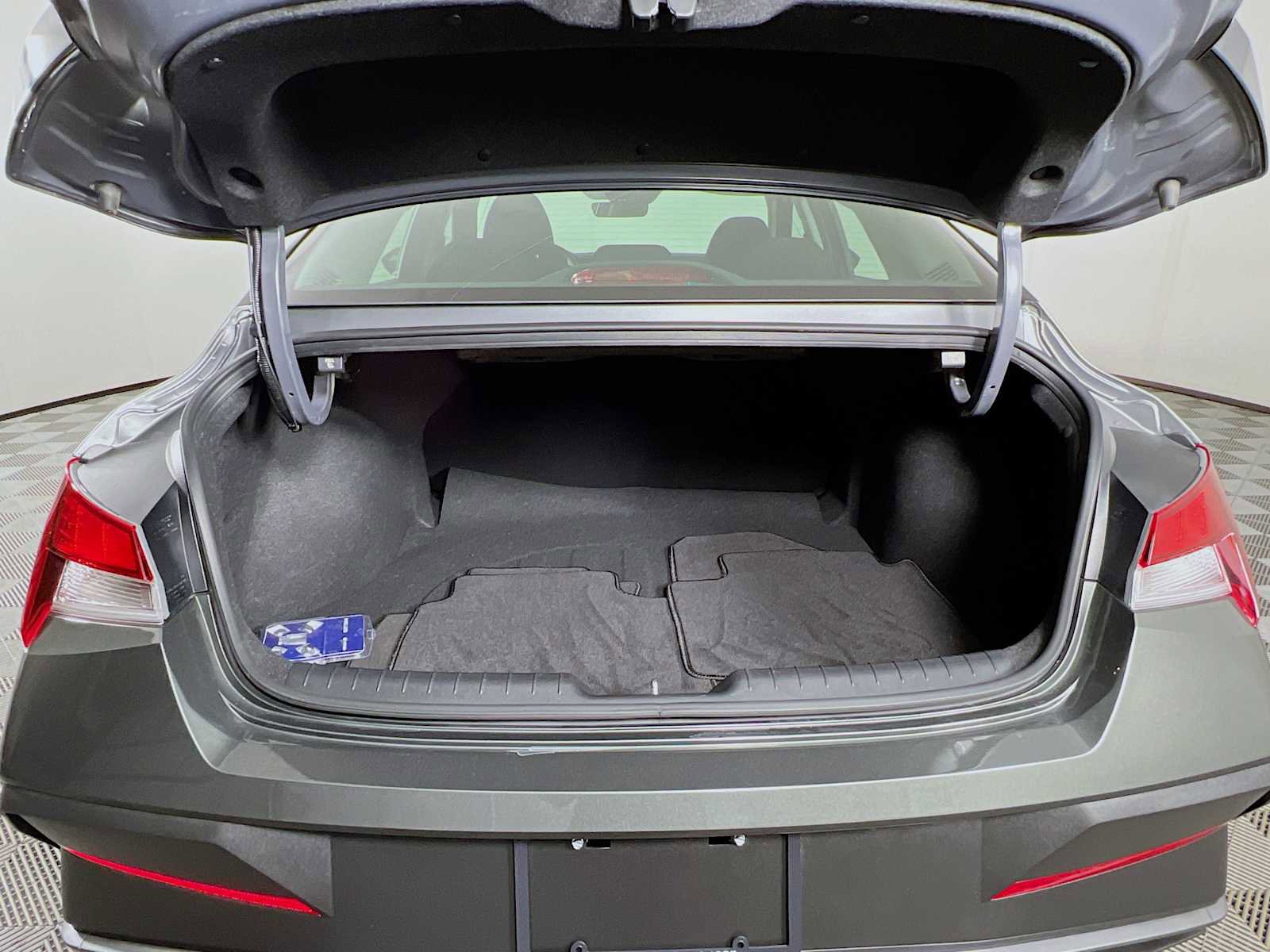 Certified 2024 Hyundai Elantra SEL image 25